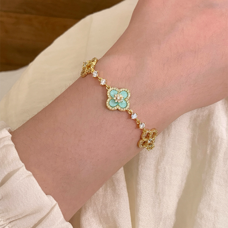 14K Real Gold Electroplated Zircon Flower Pendant Bracelet for Women, Light Luxury Niche Design Bracelet, Retro High-End Jewelry 14K Real Gold Electroplated Zircon Flower Pendant Bracelet for Women, Light Luxury Niche Design Bracelet, Retro High-End Jewelry