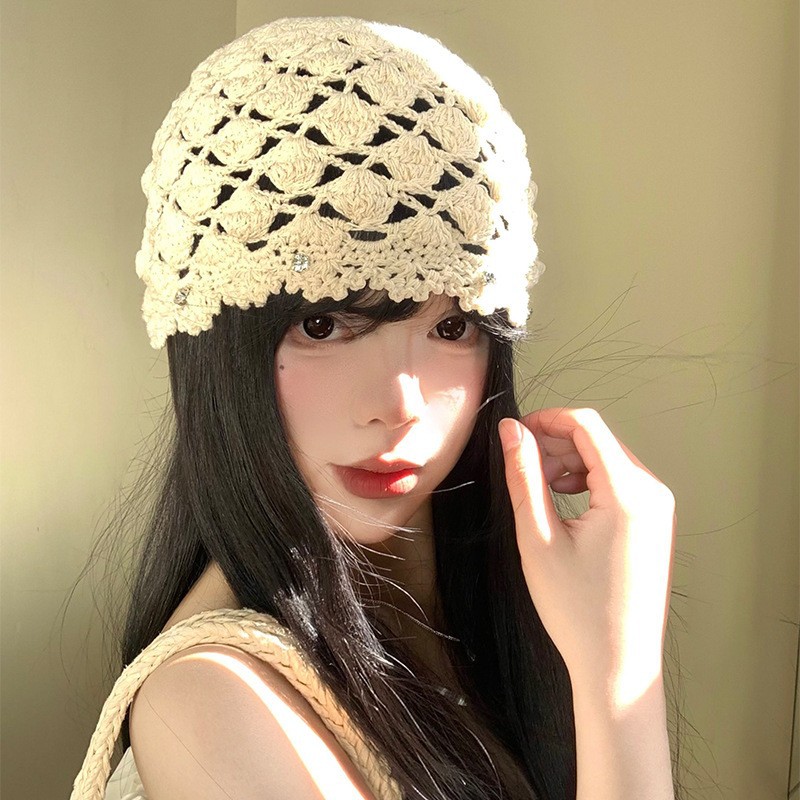 春夏の手編みの透かし彫りの帽子の女性のフックの花の民族の風のフリンジストラップカバーのニットの帽子