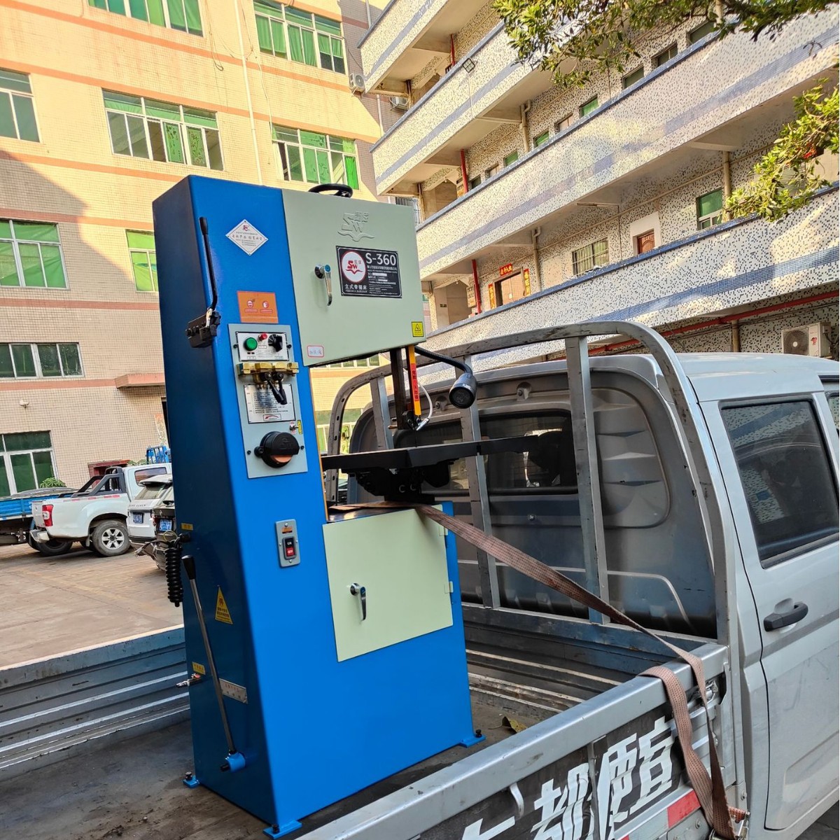 工厂直发台湾圣伟立式金属带锯床 石墨 铝合金冒口带锯床带锯条