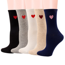 现货新款爱心女袜吸汗透气爱心纯色中筒简约女棉袜潮流情人节女袜