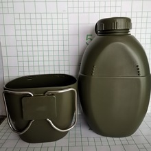 军训水壶户外装备军绿色塑料欧标野外水瓶PE凹腰形水壶1000ML800m