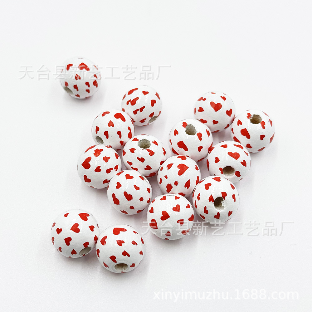 白底红色小爱心