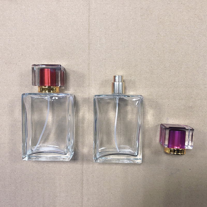 En stock cubierta de acrílico B015-50ML100ml cuadrado transparente vidrio perfume spray sub-embalaje cosmético botella vacía