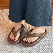 ������Ů���⴩��ɫ�A�_��Ь����ԡ��ϴ��ɳ����߅�A��Aֺ����Ь