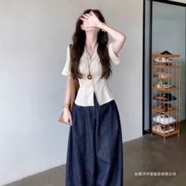 淡黄色条纹短袖衬衫女夏夏季设计感修身收腰衬衣短款上衣