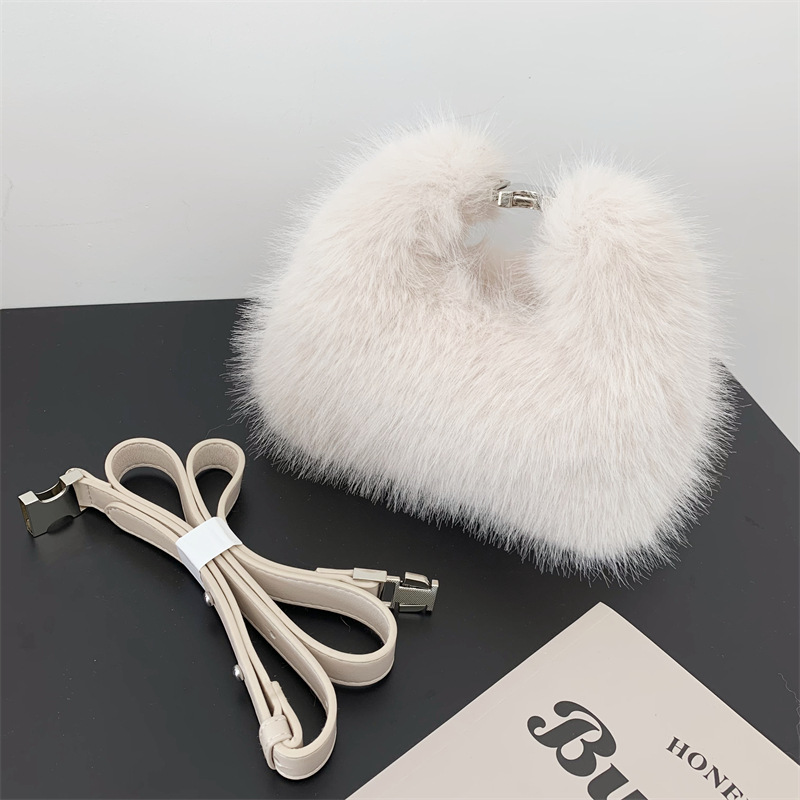 Women's Bag autumn and winter fox fur lunch box bag hand held dinner bag temperament furry bag high grade plush underarm bag_voghion.com