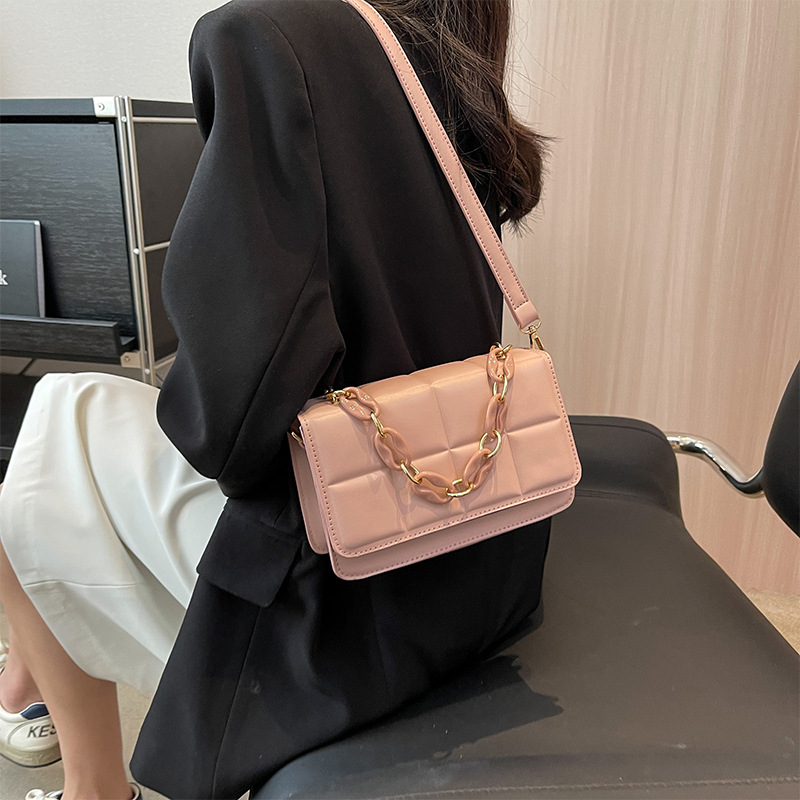 Amy Rabbit Women's 2023 New Solid Checkered Exquisite Chain Fashion Foreign Commuter Shoulder Bag_voghion.com