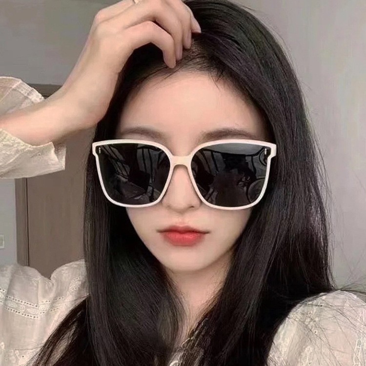 Chal de protección solar de verano para mujer 2025 nuevo estilo hebilla largo estilo étnico fotografía de viaje estilo fino playa bufanda de seda capa