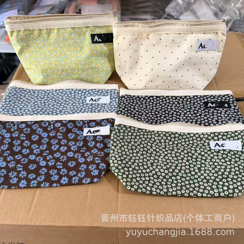 Korean niche designer floral print cosmetic bag, canvas pencil case, storage bag, handheld portable coin purse, trendy Instagram style Korean niche designer floral print cosmetic bag, canvas pencil case, storage bag, handheld portable coin purse, trendy Instagram style