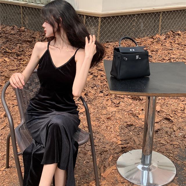 Black Velvet V-Neck Dress for Women 2026 Spring & Fall New Style Long Skirt Sexy Fishtail Hip-Hugging Dress
