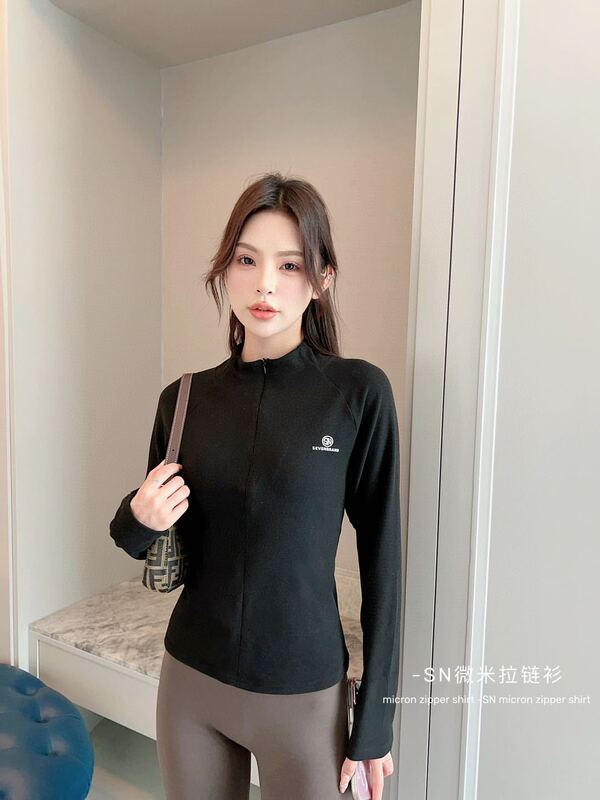 半開きのファスナーのミクロンの底のシャツの女性の秋冬の新型のプリントのアルファベットのファスナーのシャツの高級感の修身は底の上着を打ちます。|undefined