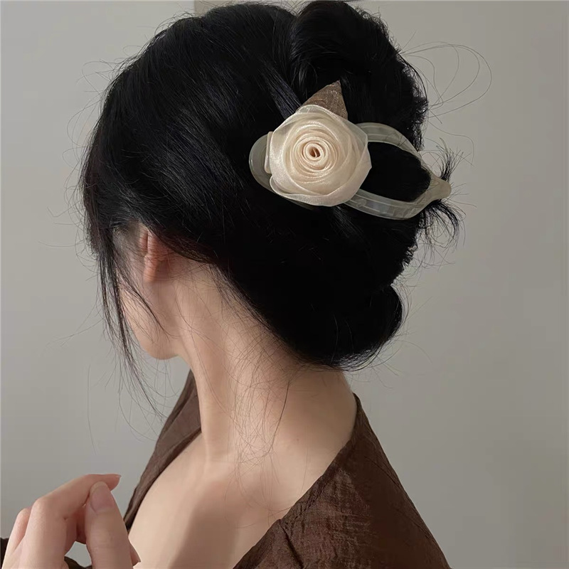 Sweet Flower Plastic Gauze Hair Clip display picture 1