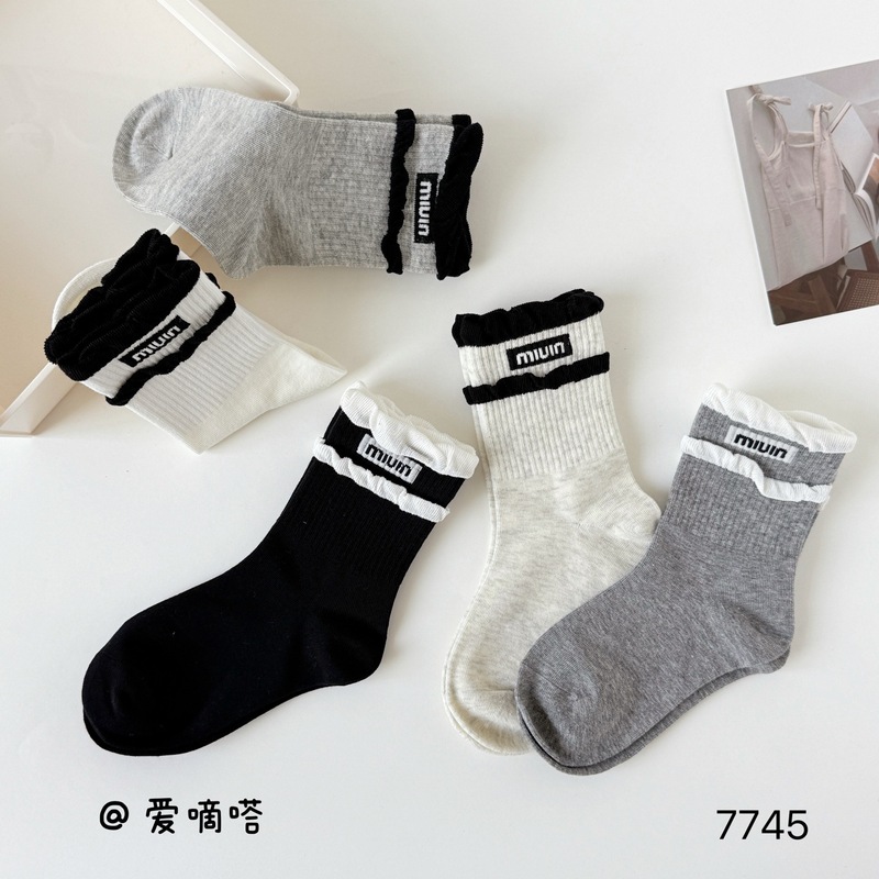 爱嘀嗒儿童袜子秋冬款精梳棉日系ins花边格雷灰色字母女童中筒袜|undefined