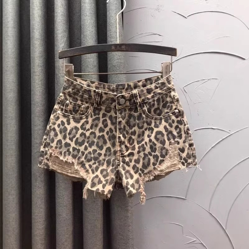 European-Style Personalized Leopard Print High-Waisted Denim Shorts for Women, Summer Trendy A-Line Frayed Wide-Leg Hot Pants European-Style Personalized Leopard Print High-Waisted Denim Shorts for Women, Summer Trendy A-Line Frayed Wide-Leg Hot Pants
