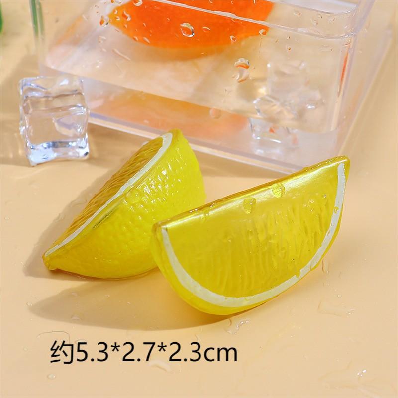 노란 레몬 슬라이스 1 개