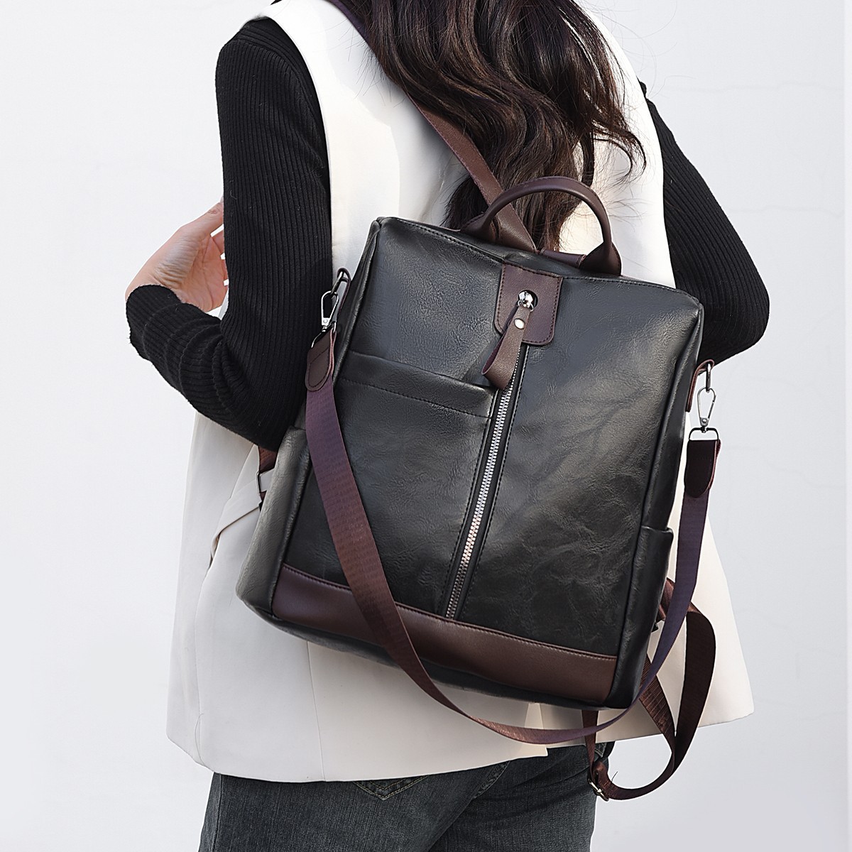 Mochila de mujer transfronteriza moda nuevo bolso de cuero PU europeo y americano retro ocio mochila de viaje al aire libre bolso antirrobo