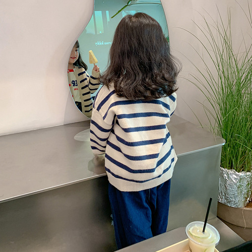  Autumn Girls' Knitted Cardigan: New Stylish Sweater and T-shirt Set in Denim for Toddlers and Young Children