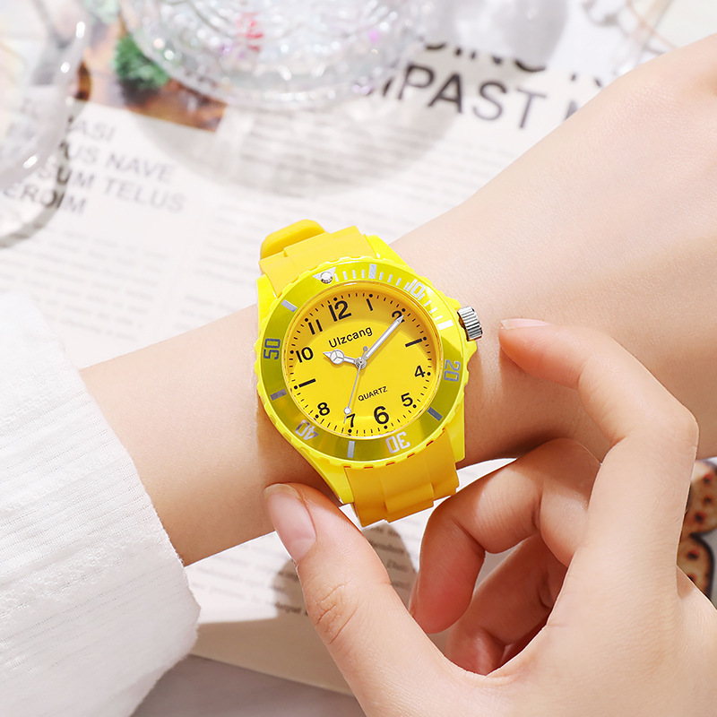 Children's examination watch girls boys primary school students imitation fall Macaron small fresh sports jelly candy color wholesale
