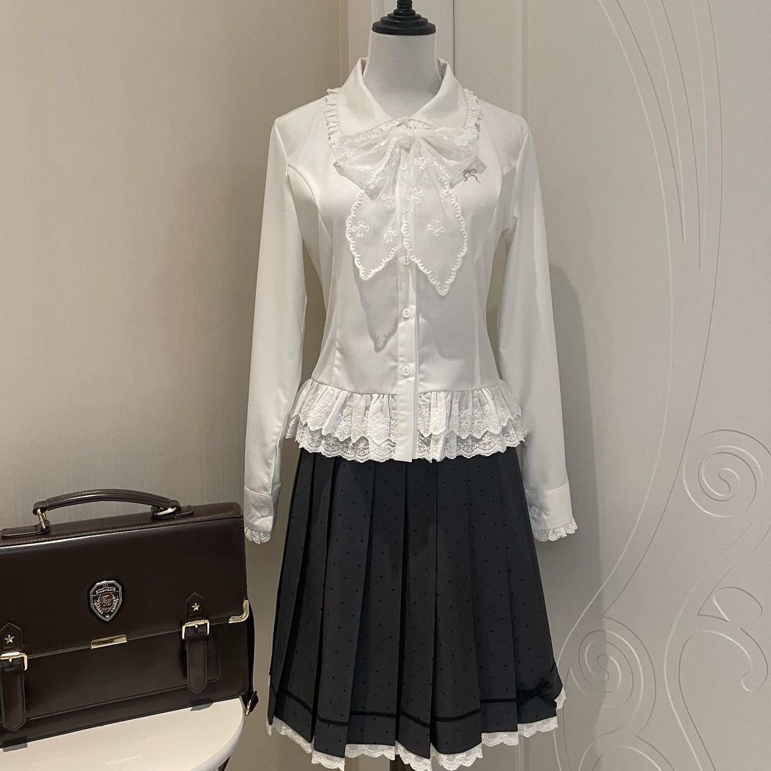 Mist Moon Poetry/Zero Degree White Gray Series Women's Shirt with Spring Design and Lace Hem, Long and Short Sleeves