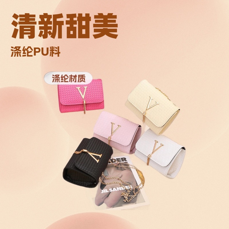 Woven Embossed Diagonal Small Square Bag 2023 New Fashion Trend V-Shaped Tassel Chain Magnetic Buckle Shoulder Bag Wholesale