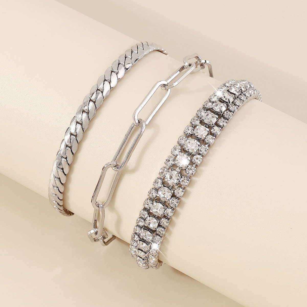 Fashion Geometric Iron Artificial Rhinestones Women'S Bracelets display picture 6