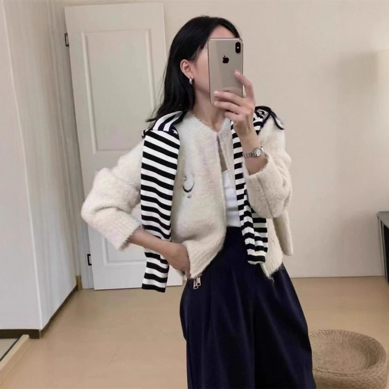 2025 New Style Smiley Face Heavy Embroidery Knitted Cardigan Retro Fluffy Zipper Women's Top Soft Waxy Sweater Jacket