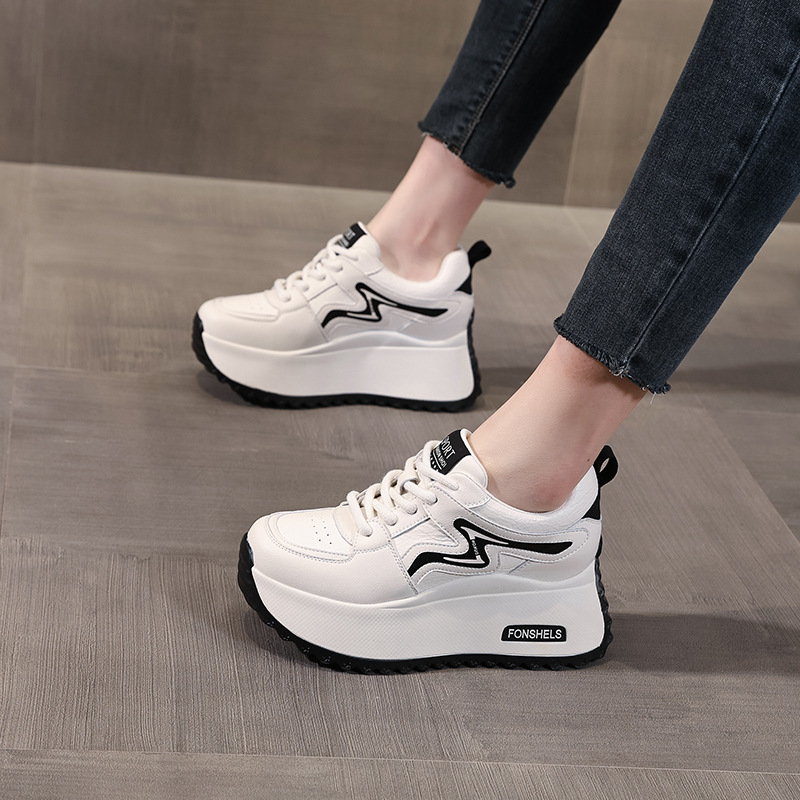 Giày sneaker nữ đế dày tăng chiều cao, phong cách thể thao trắng đa năng — Cơm trắng mơ
