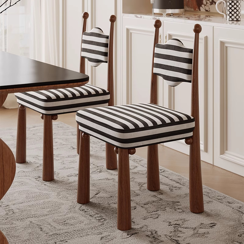 DASIMA estilo francés estilo medieval silla de comedor Mawu madera sólida pura madera de cera artística pequeña mesa de comedor casera silla