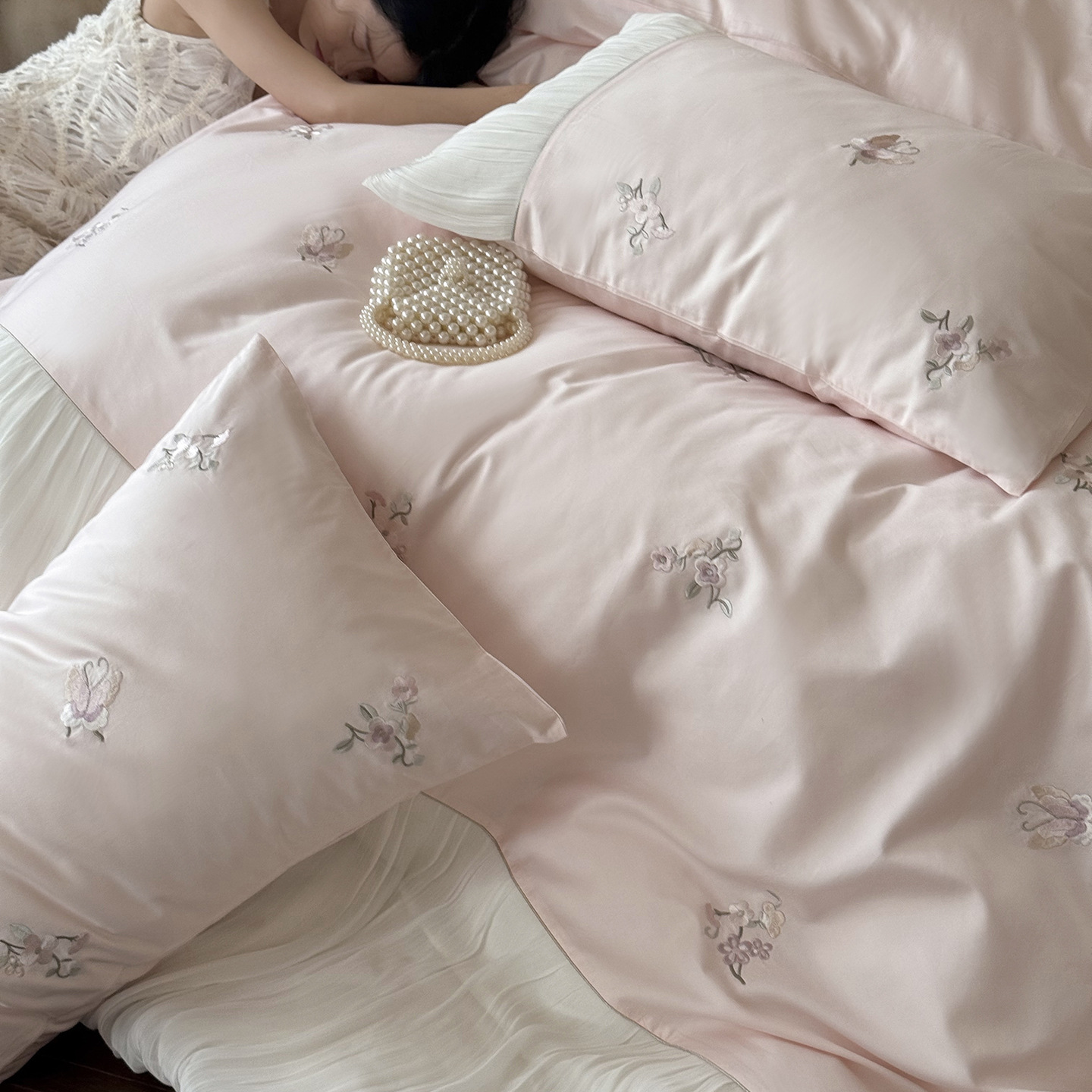 Elegant Miss! 100-count High-precision Embroidered Long-staple Cotton Four-piece Bedding Set, Pure Cotton, Girlish_voghion.com