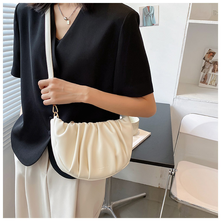 Wholesale Solid Color Diagonal Shoulder Folded Cloud Bag Nihaojewelry display picture 2