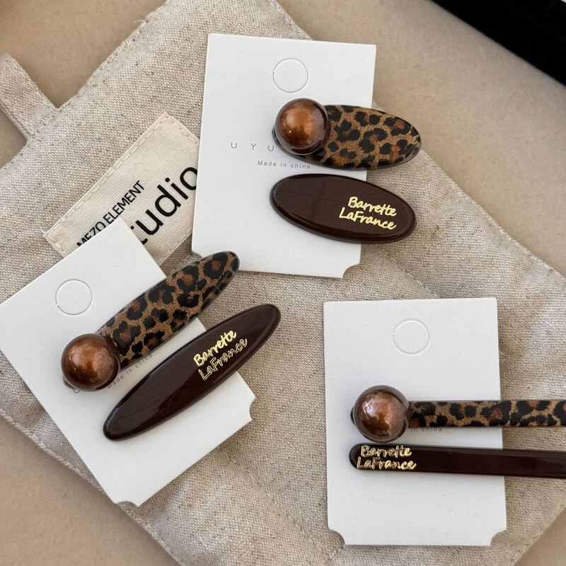 Leopard Print Coffee-Colored Pearl Clip with Champagne Pearl Texture Patch, Gold Label Letter Hairpin, High-End Duckbill Hair Clip
