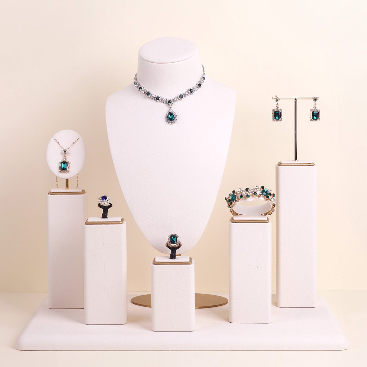 ��Ʒչʾ���װ׳����鱦���е�������������չʾ�ֱ��������ɼ�