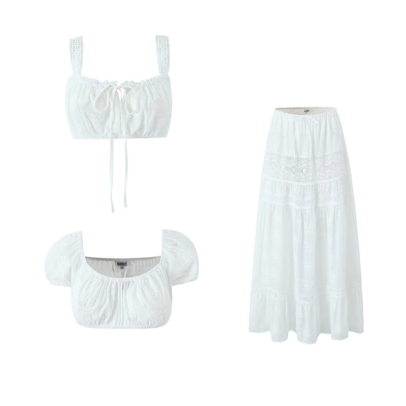 Completo estivo 2025 composto da top e gonna in pizzo francese, ideale per donne sofisticate._voghion.com