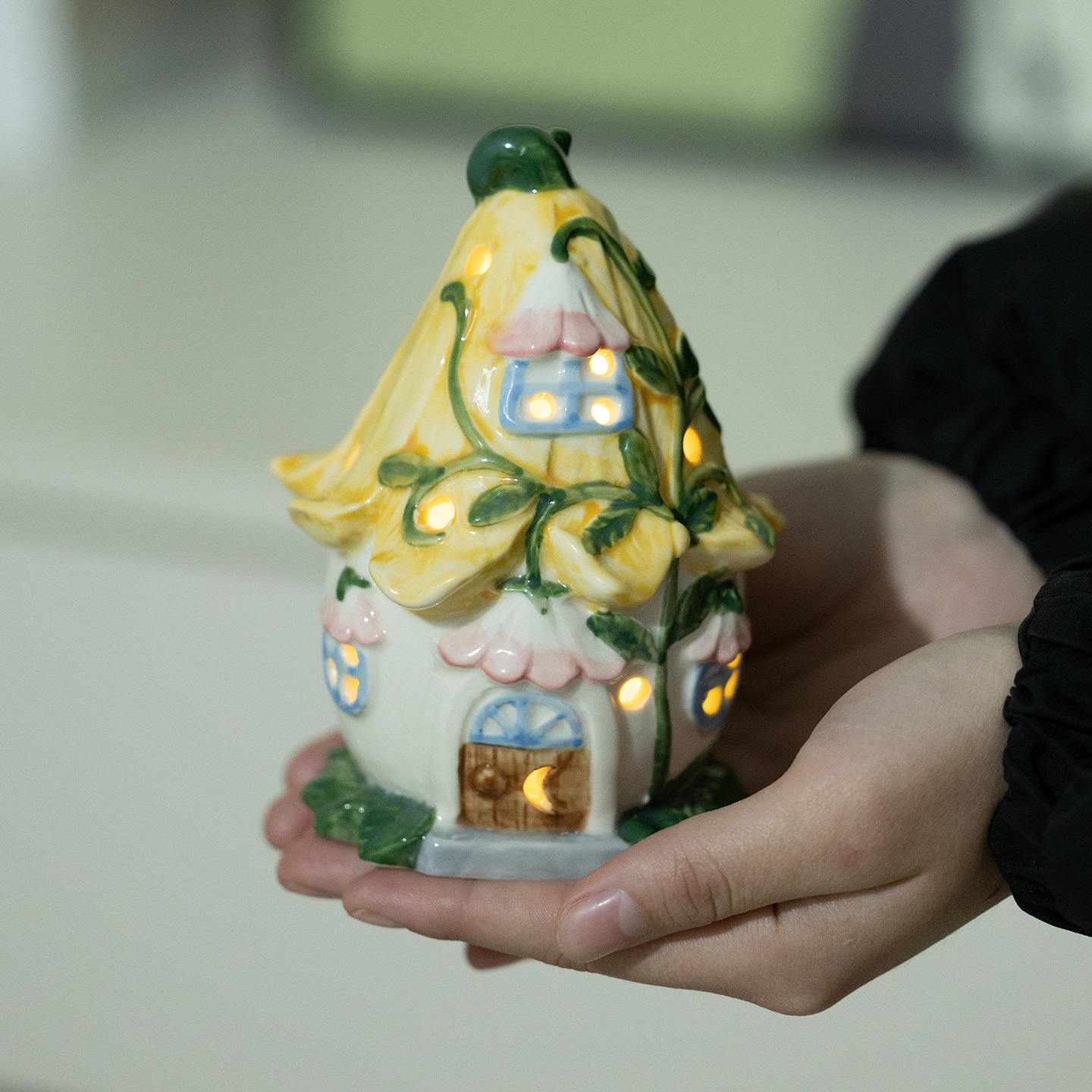 Ceramic Flower House Night Light Birthday Gift for Women, Ceramic Atmosphere Bedside Lamp, Cute Children's Bedroom Sleep Light Ornament