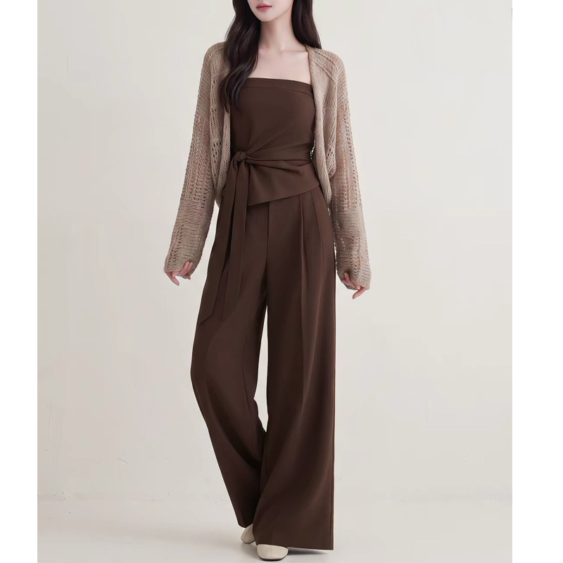 Autumnal, soft, and elegant knitted cardigan + camisole top + wide-leg pants – a Korean-style three-piece set that creates a slimming effect for the autumn season Autumnal, soft, and elegant knitted cardigan + camisole top + wide-leg pants – a Korean-style three-piece set that creates a slimming effect for the autumn season