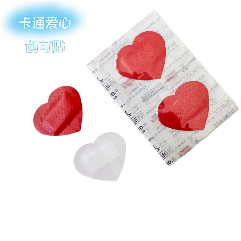 Оптовая продажа детских водонепроницаемых пластырей с рисунком в виде сердечек, маленьких, из ПЭ, с принтом в виде мультяшных сердечек.