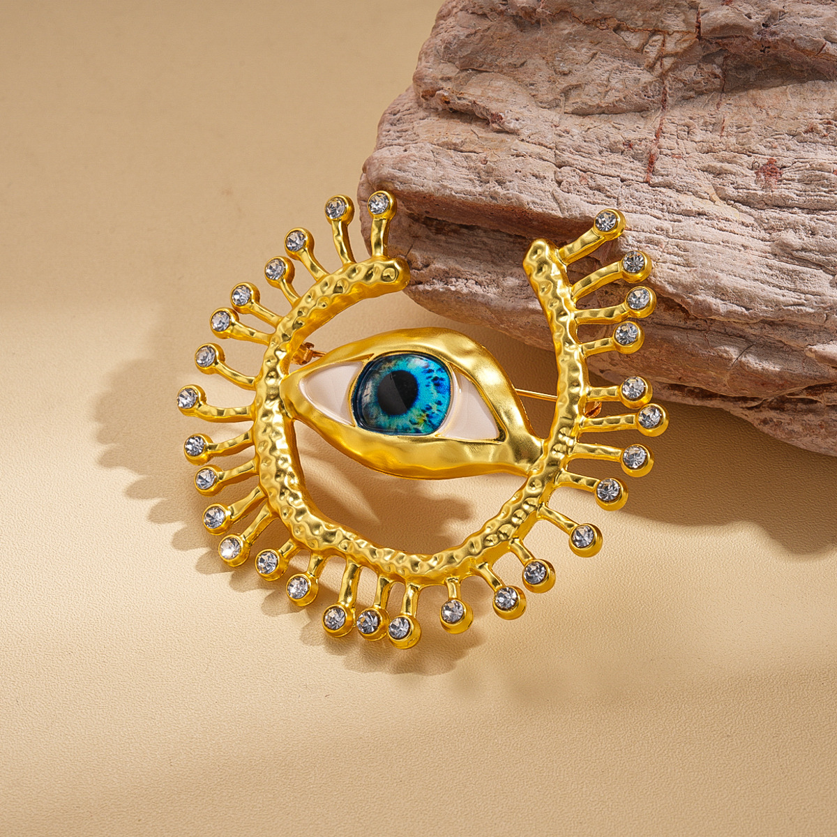 Europa y los Estados Unidos transfronterizos diamantes redondos goteo de resina de aceite broche de ojos diabólicos ojos de aguja de género de alta sensación pecho mujer