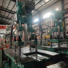 出售九成新原装丰铁600单 双滑板立式注塑机一批