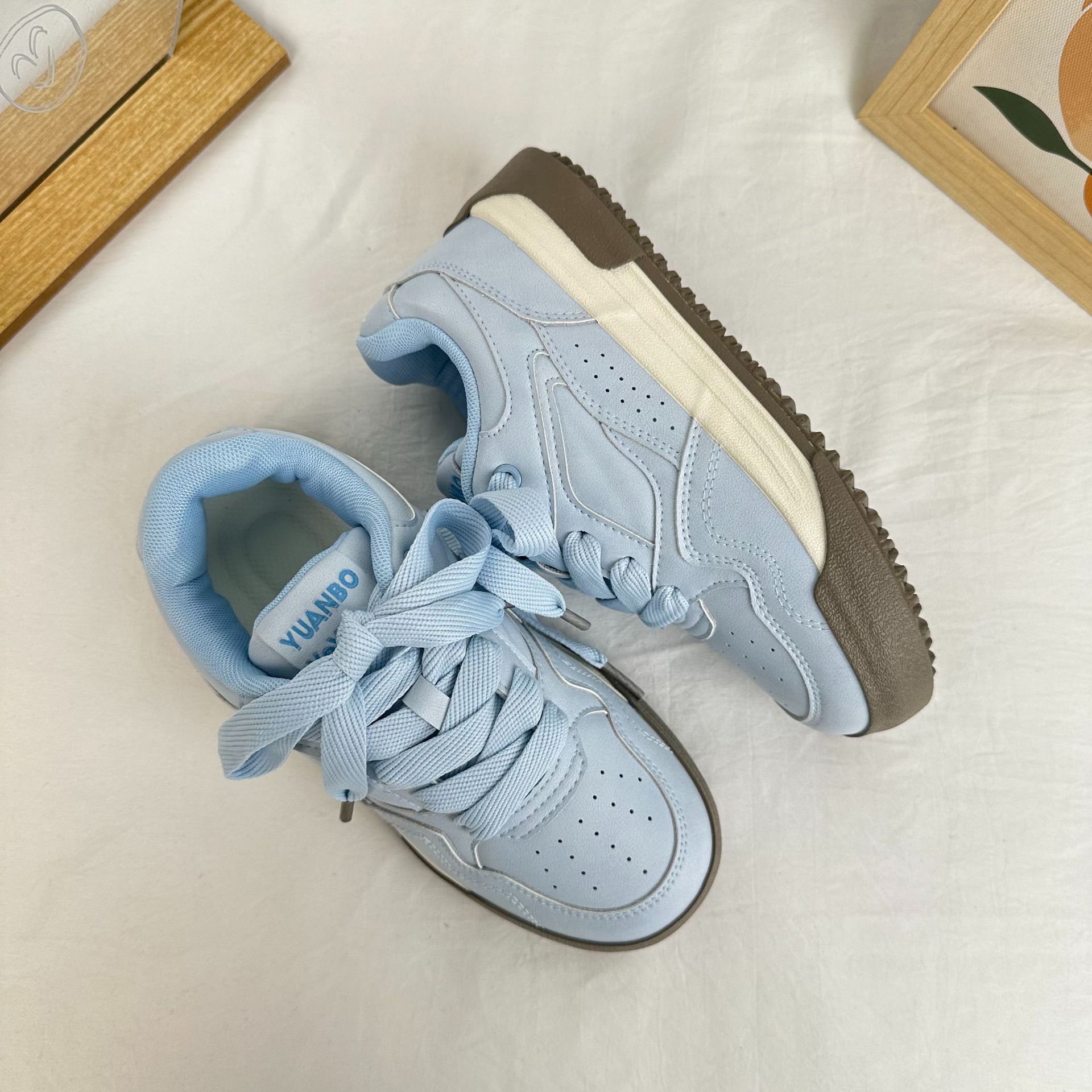 Zapatos de suela gruesa de ondas bajas de nicho femenino, zapatos de entrenamiento de estilo alemán, 2025 primavera nuevos zapatos de lona de fibra