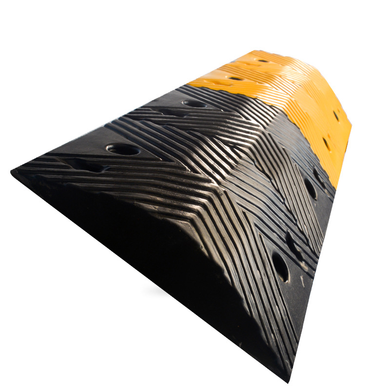 人字形橡胶减速带地下室斜坡限速缓冲带道路乡村马路线槽减速垄