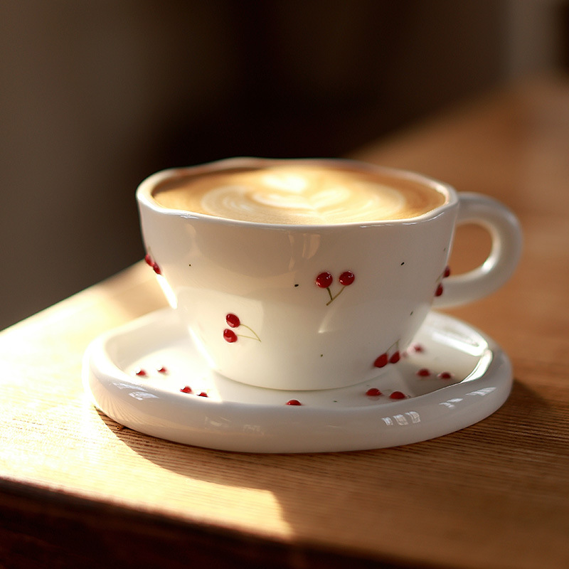 Ins mano pellizco taza de café de frutas taza de cerámica retro taza de café de cereza plato encantador corazón de una niña plato de menú de la tarde