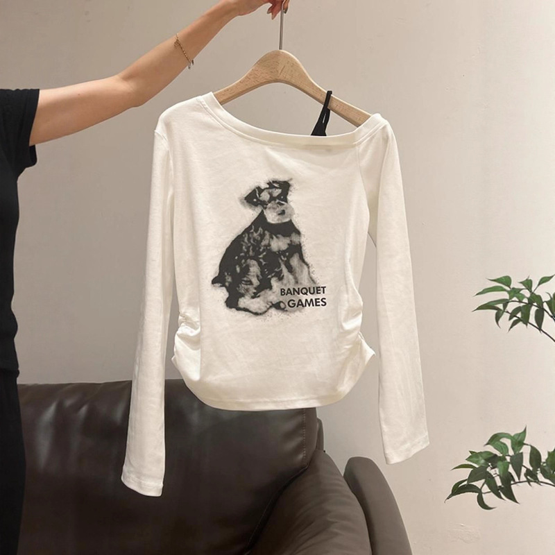 工厂现货白色小狗印花设计感长袖T恤女初秋款斜角肩褶皱露肩上衣|undefined