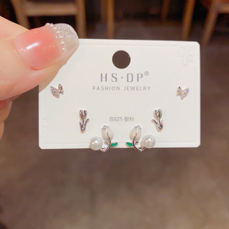 S925 aguja de plata micro incrustaciones de circón pendientes cortos pendientes de pelo corto japonés y coreano elegante todo-fósforo simple conjunto de tres piezas pendientes para las mujeres