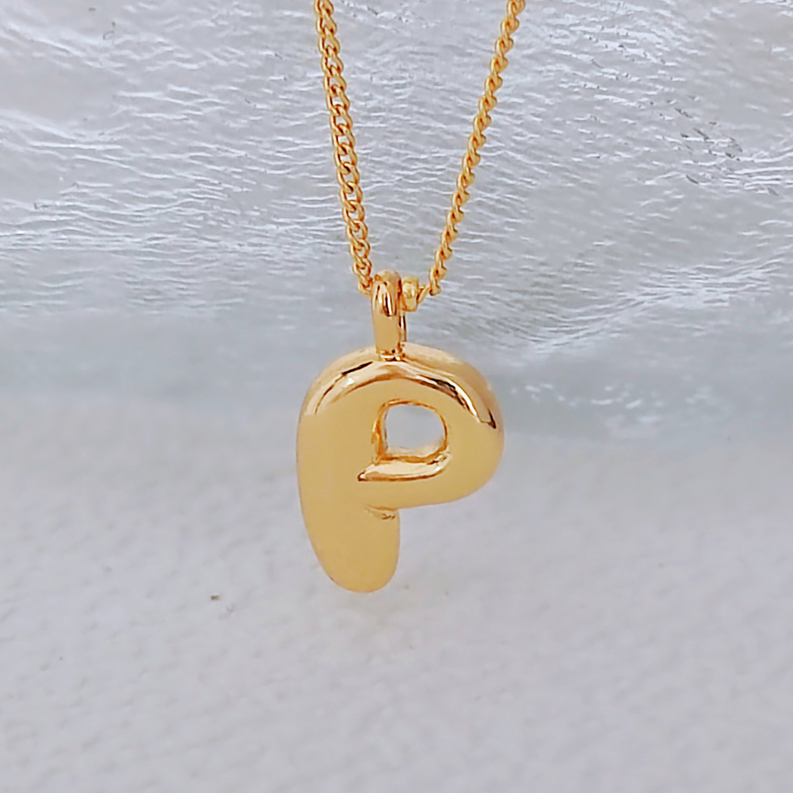 Transfronterizo Amazon venta caliente cobre chapado 18k oro real 26 letras inglesas collar colgante linda cadena de clavícula hip-hop