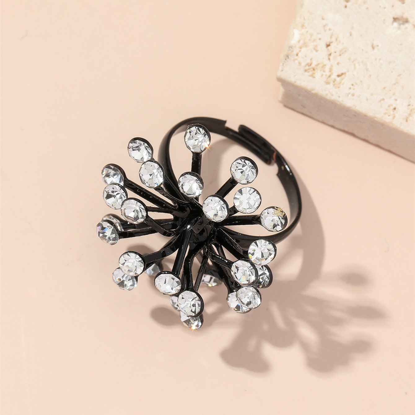 Creative Fashion Retro Exaggerated New Simple Flower Pistil Diamond Adjustable Alloy Ring display picture 1