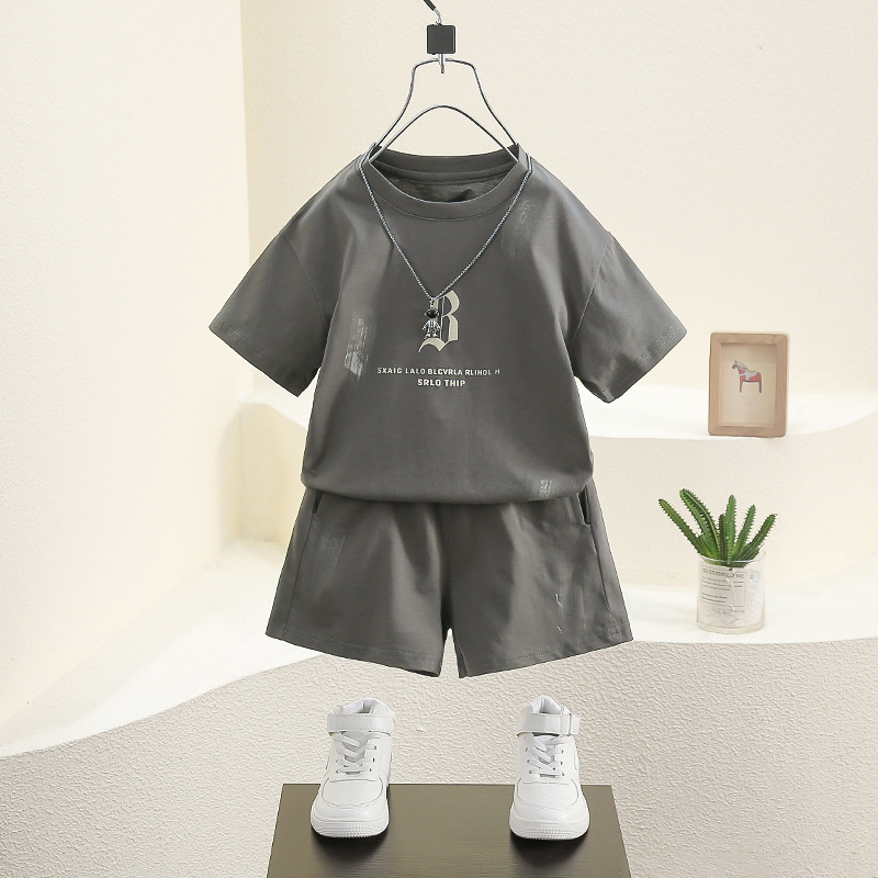 7820 Traje de manga corta de verano para niños 2025 Nueva camiseta de moda de verano para niños Baby Cool y guapo Traje de dos piezas