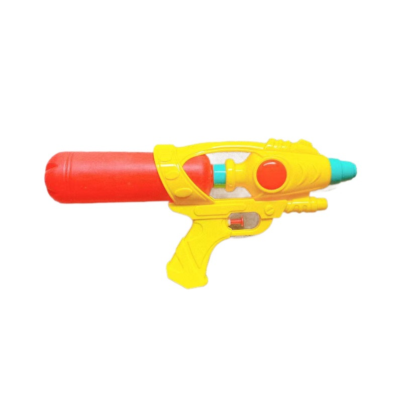 Pistola de agua de juguete para niños jugando en la playa