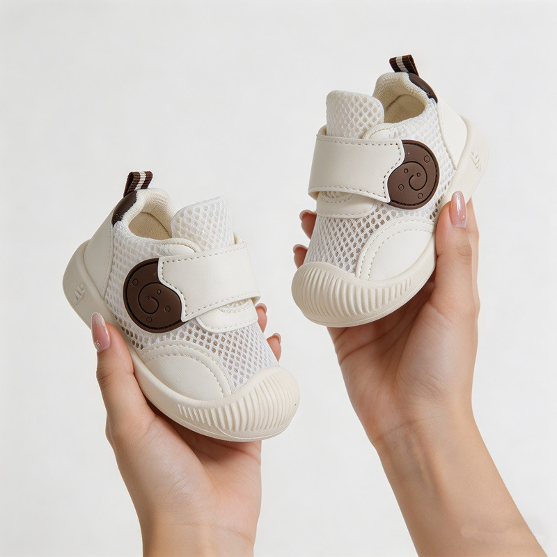 Zapatos infantiles para bebés de niñas 2026 verano nuevos zapatos casuales transpirables de malla para niños zapatos deportivos de moda para niños