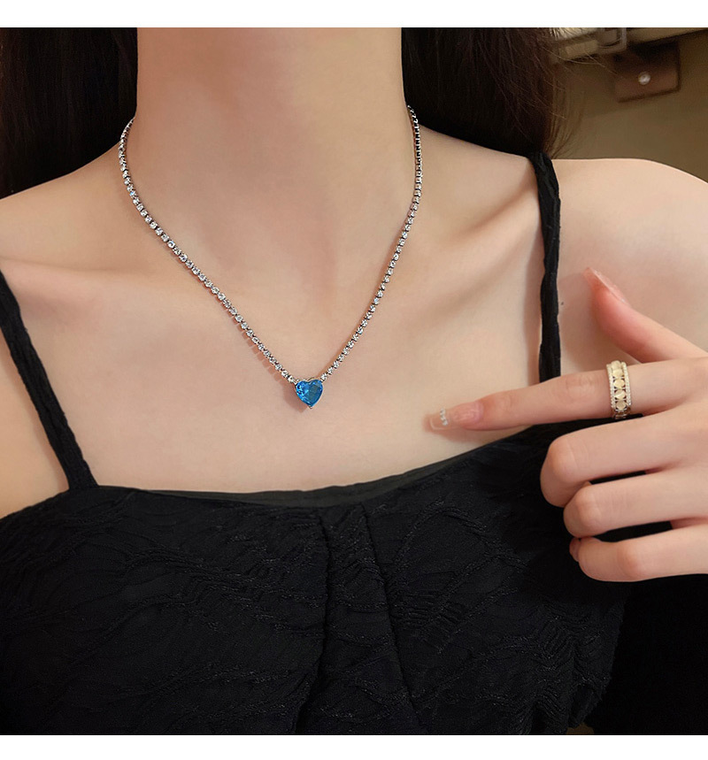 Super Flash Blue Heart-shaped Zircon Necklace Delicate Rhinestone Clavicle Chain display picture 6