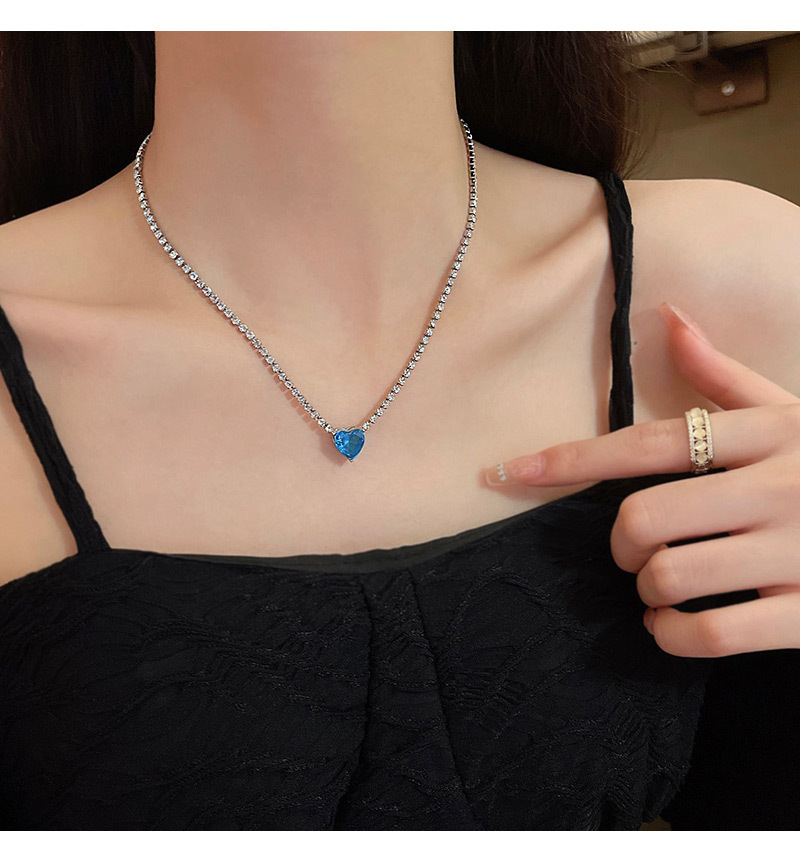 Super Flash Blue Heart-Shaped Zircon Necklace Delicate Rhinestone Clavicle Chain